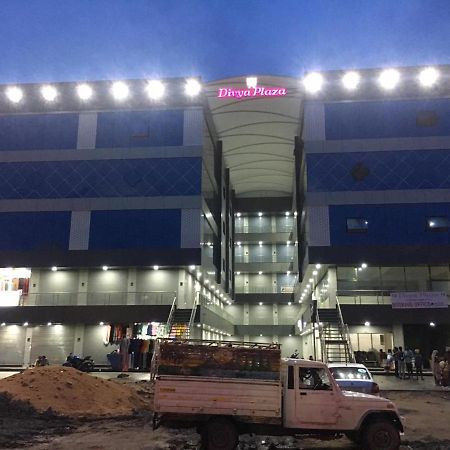 Hotel Dreamland Вадодара Екстер'єр фото
