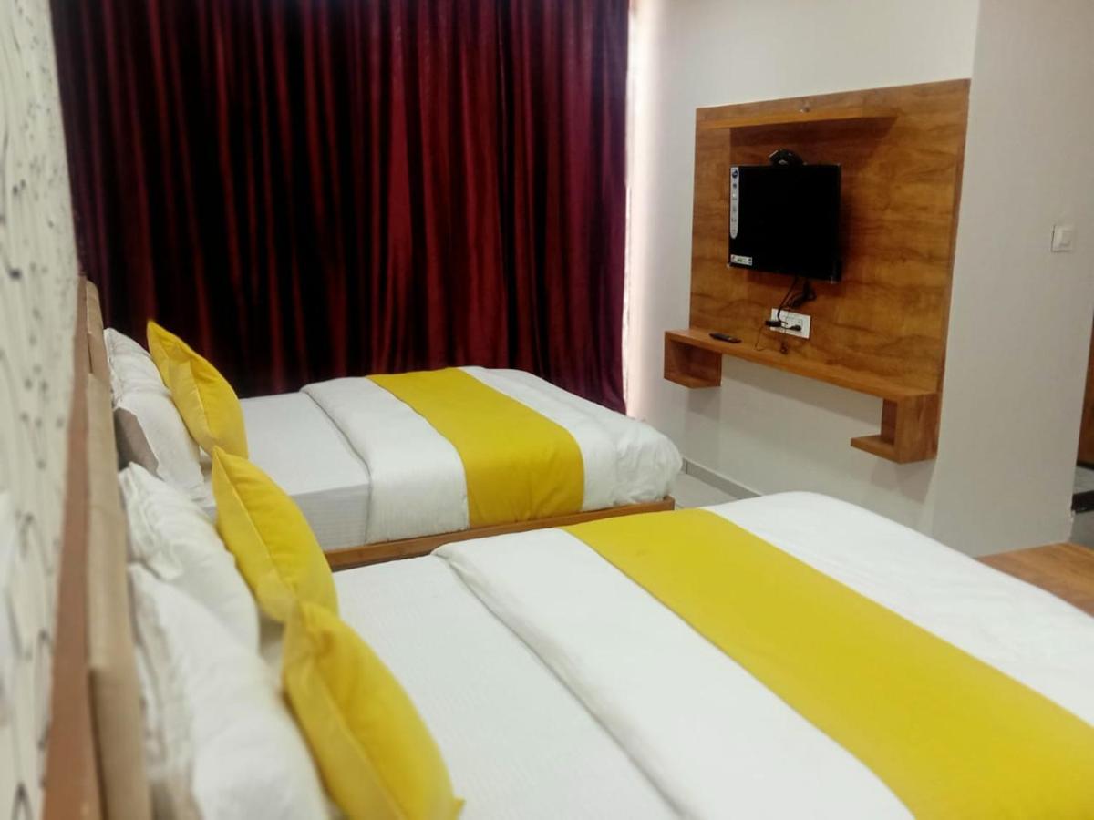 Hotel Dreamland Вадодара Екстер'єр фото
