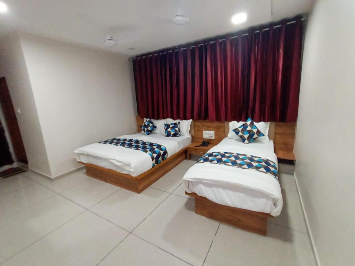 Hotel Dreamland Вадодара Екстер'єр фото